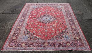 A Kashan carpet. 420 x 295 cm.