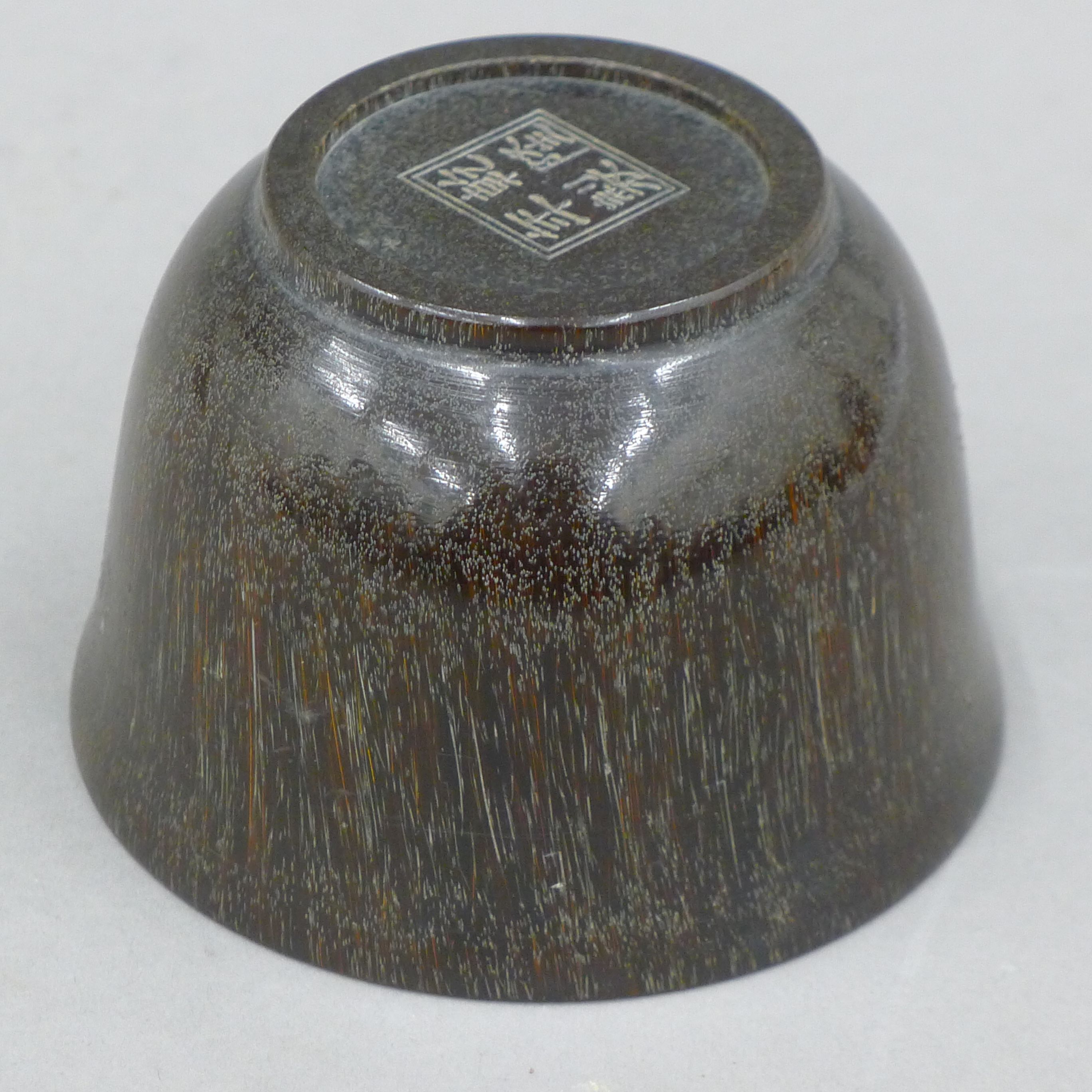 A libation cup. 9.25 cm diameter. - Image 4 of 5