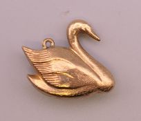 A 9 ct gold charm formed as a swan. 2.1 grammes.