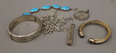 A quantity of various silver jewellery.