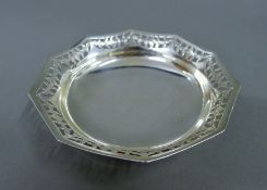 An Irish silver pierced dish. 16 cm diameter. 161.9 grammes.
