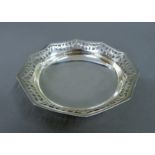 An Irish silver pierced dish. 16 cm diameter. 161.9 grammes.