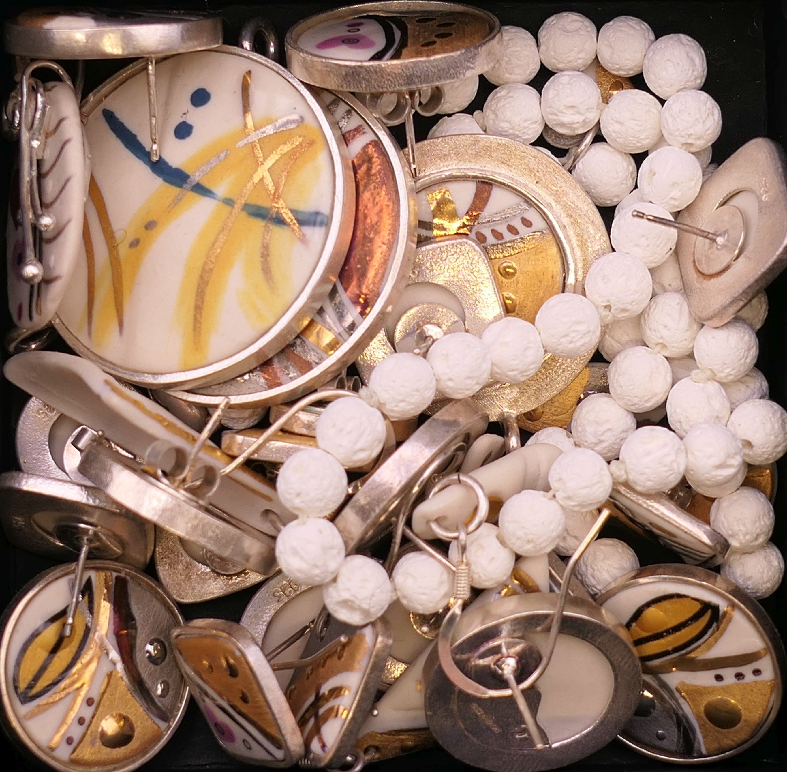 A quantity of Kerry Richardson Keramika designer jewellery.