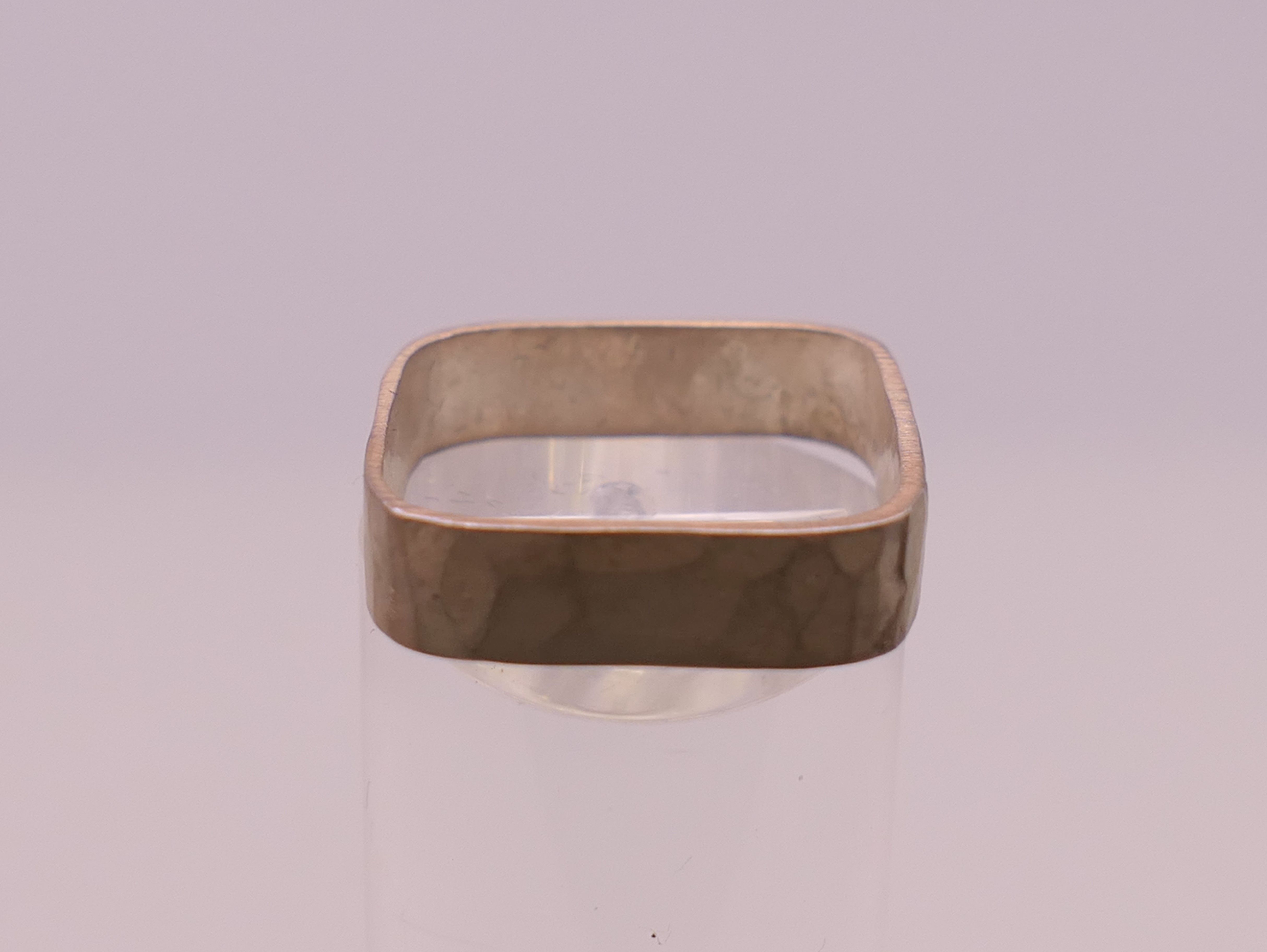 A quantity of Kerry Richardson designer rings. - Image 7 of 7