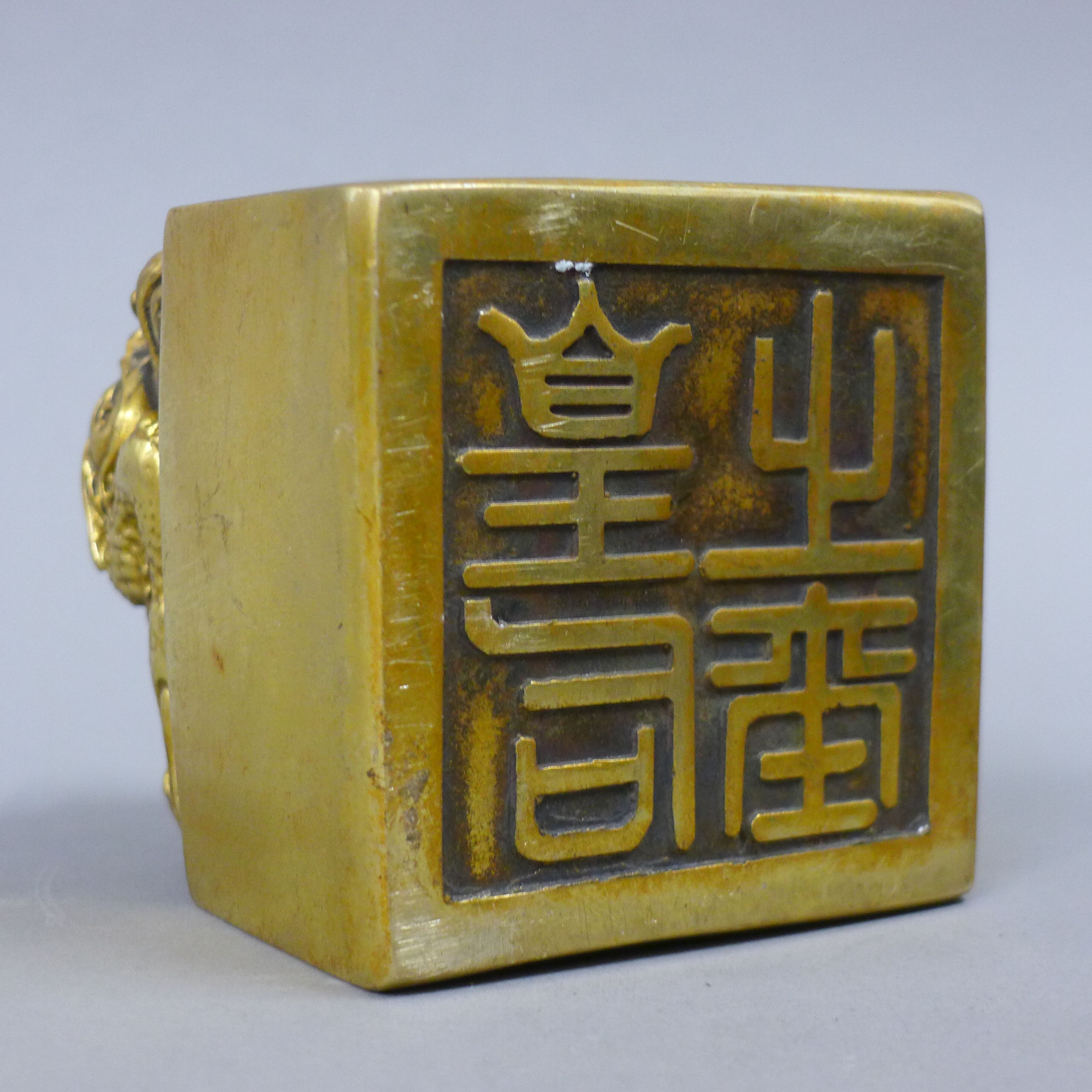 A Chinese bronze seal. 8.5 cm high. - Image 4 of 4