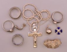A quantity of silver jewellery items.