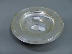A silver bowl. 19.5 cm diameter. 11.2 troy ounces.