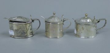 Three Georgian silver mustard pots. 268.2 grammes.