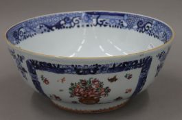 An 18th/19th century Chinese porcelain punch bowl. 26 cm diameter.