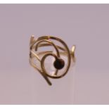 A Kerry Richardson 9 ct gold ring. Ring size Q/R. 2.9 grammes.