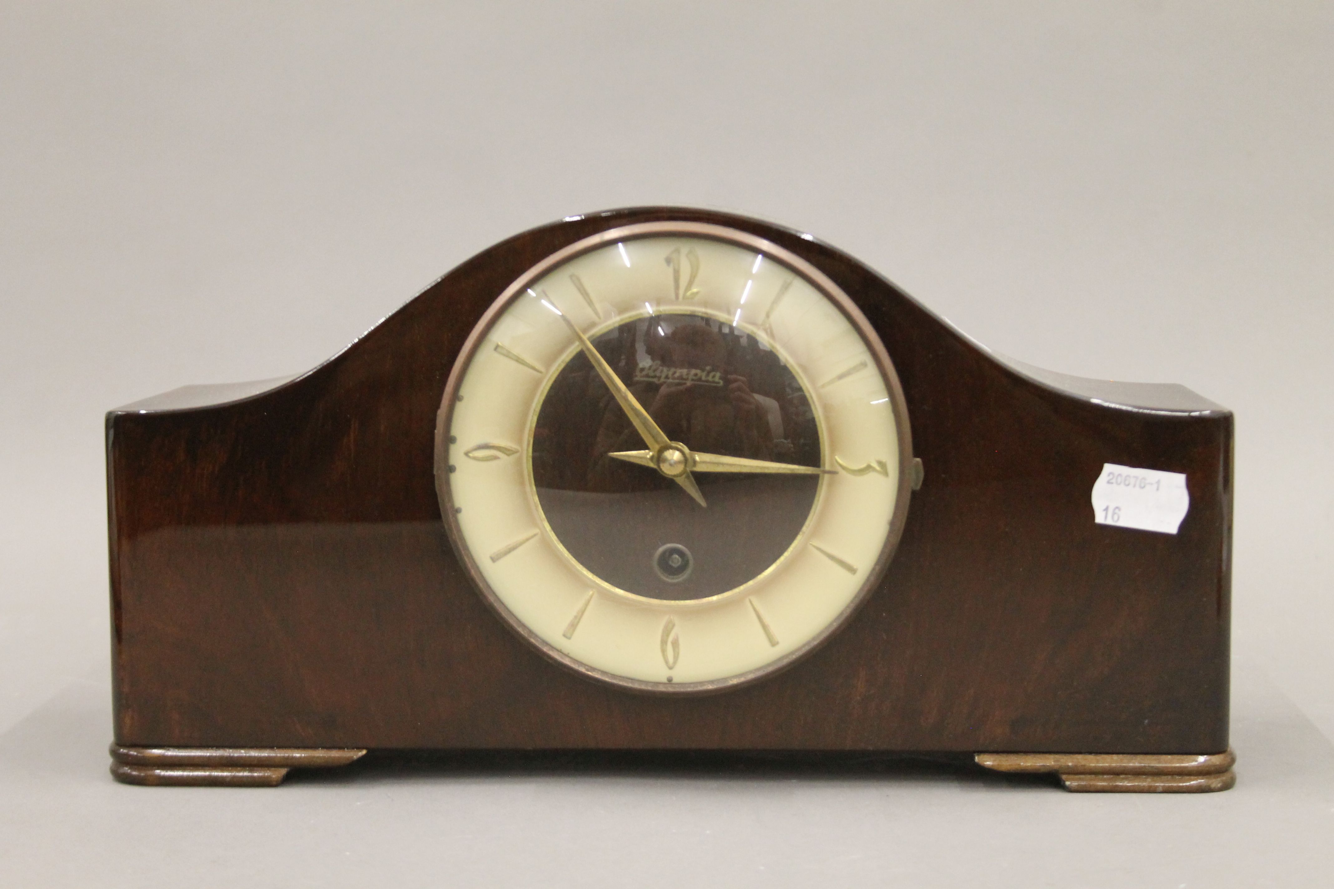 A mantle clock and an Art Deco glass picture frame. The former 31 cm wide. - Image 3 of 5