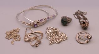 A quantity of silver jewellery.