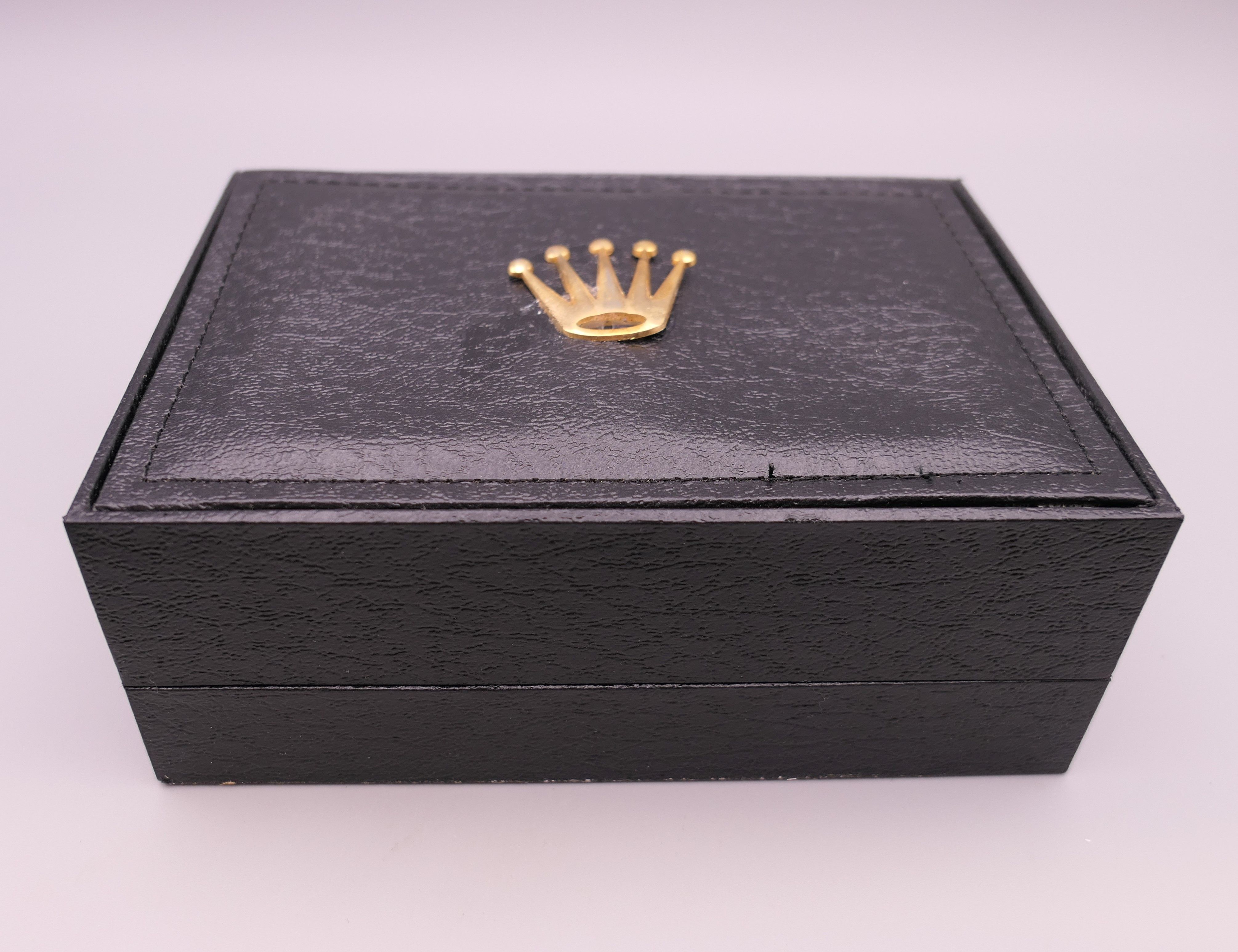 A watch box. - Image 2 of 6