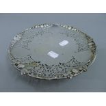 A pierced silver dish. 21 cm diameter. 378.4 grammes.