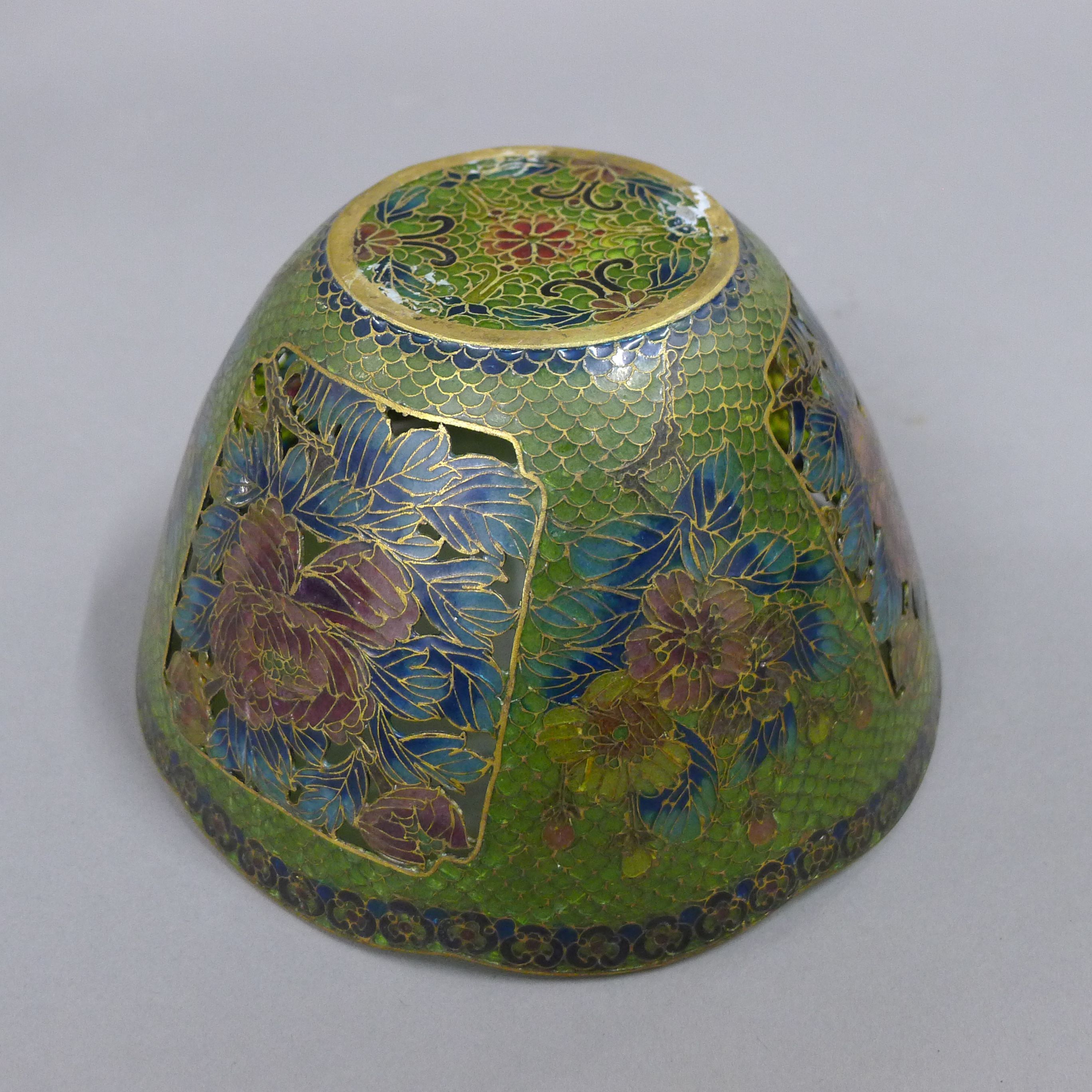 A plique-a-jour bowl. 8.75 cm high. - Image 4 of 5