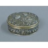 A small Continental embossed silver box decorated with cherubs. 7 cm wide. 81.7 grammes.