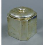 A silver tea caddy. 8.5 cm high. 166.2 grammes.