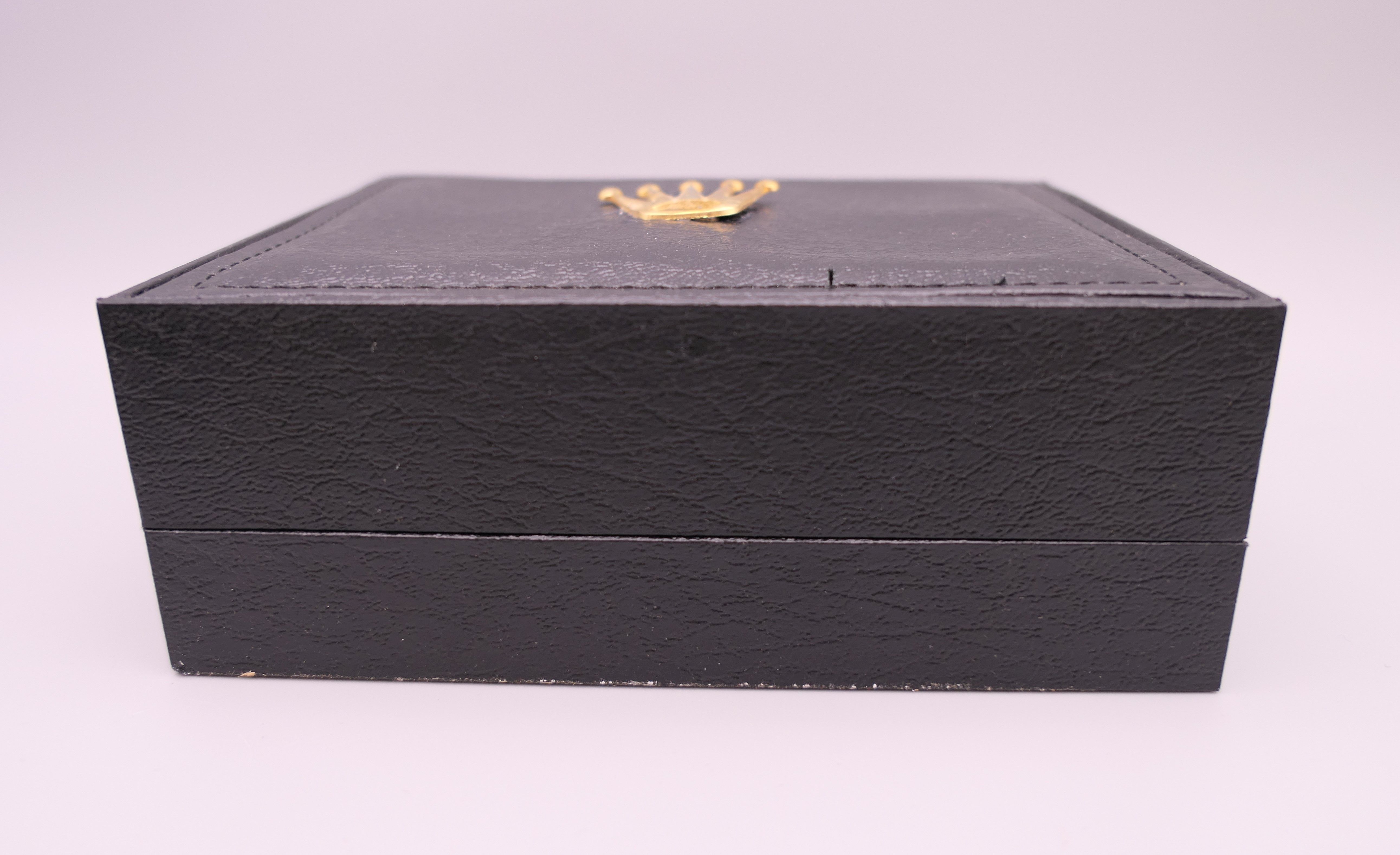 A watch box. - Image 5 of 6