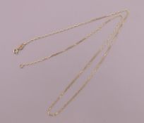 A small 9 ct gold chain. 40 cm long. 0.8 grammes.