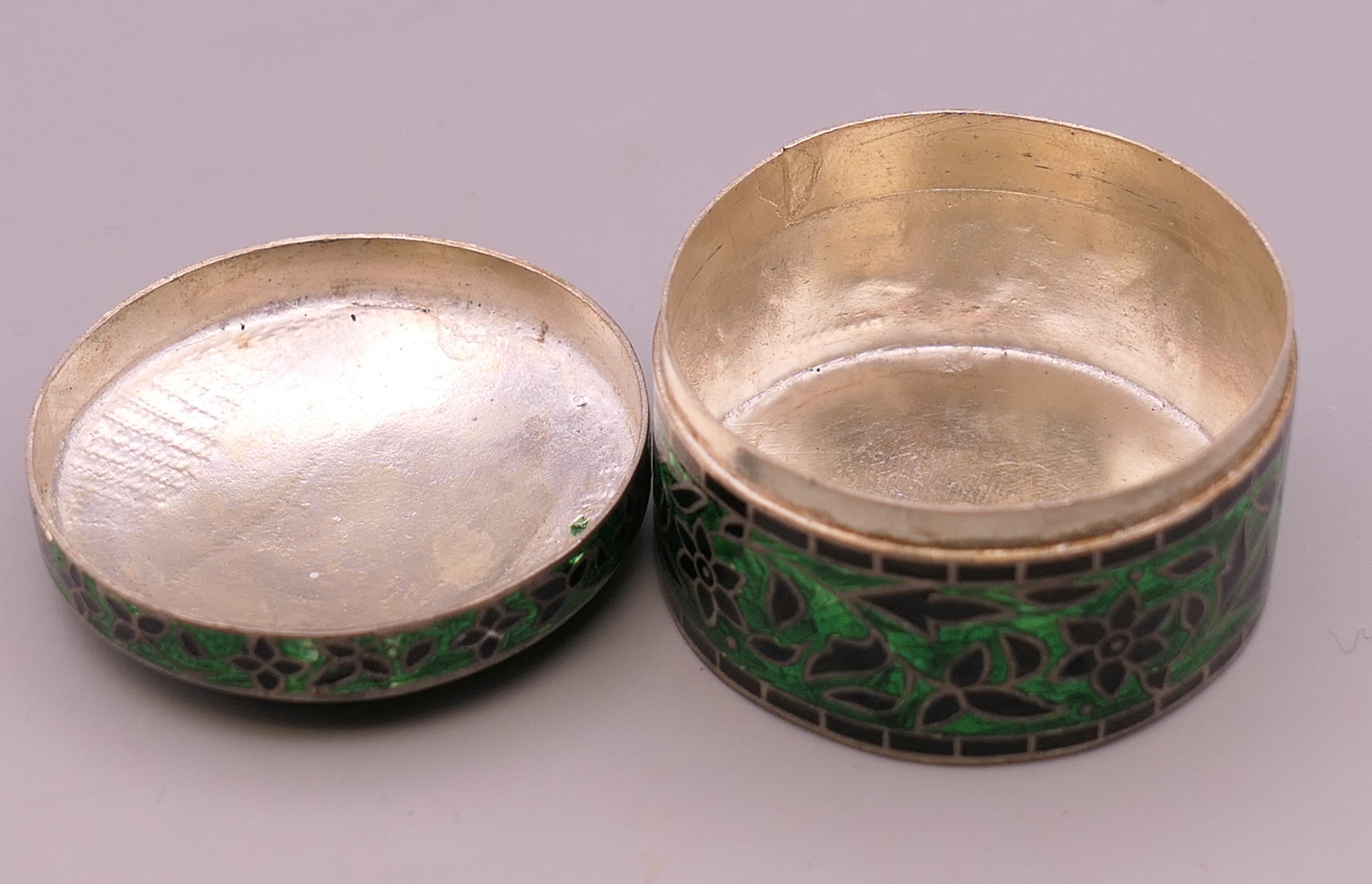 An Indian silver enamel box. 4.25 cm diameter. - Image 3 of 5