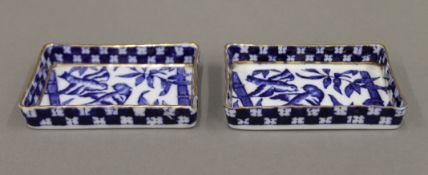 A pair of Coalport blue and white porcelain pin trays decorated with birds. 7.5 cm wide.