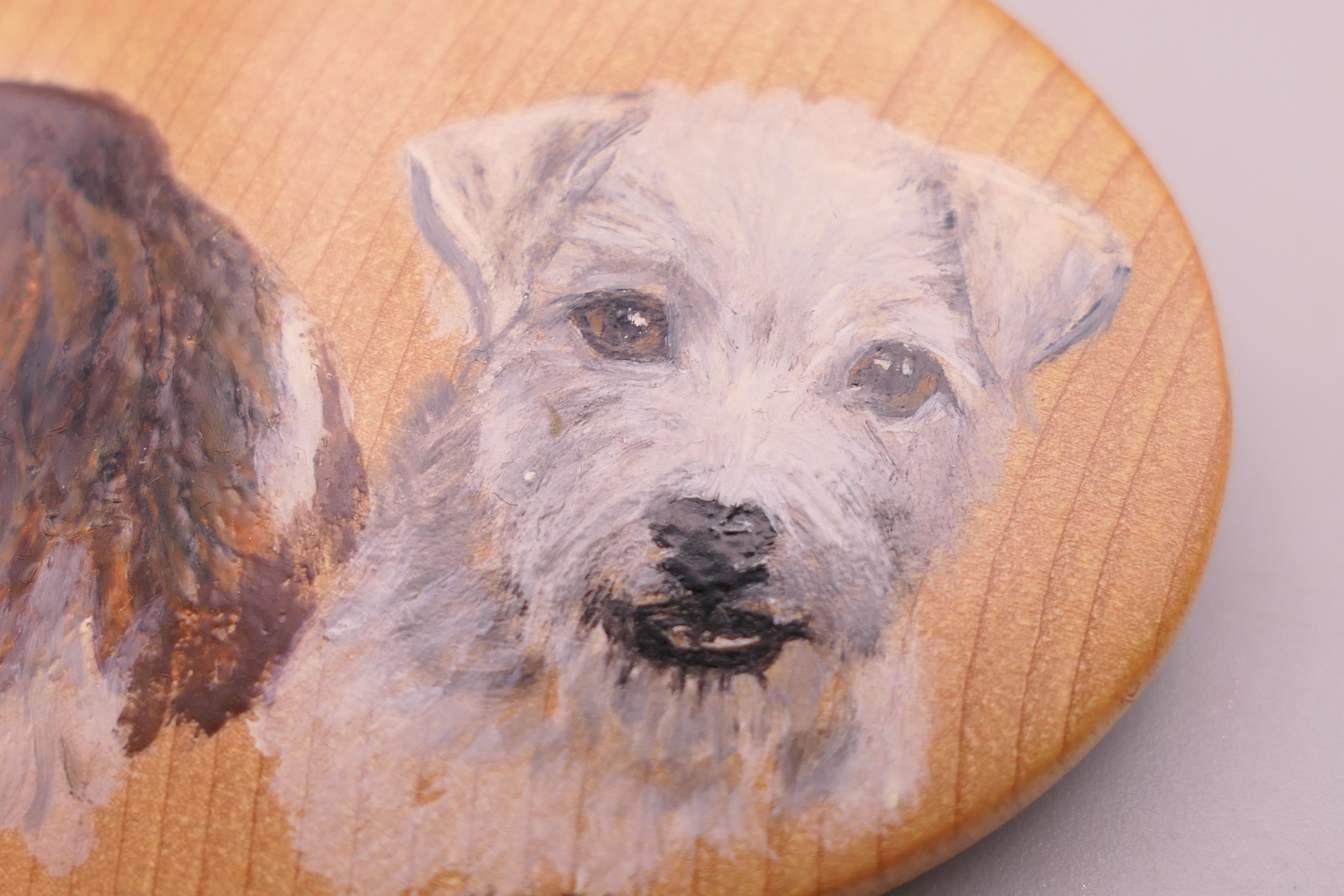 A wooden brooch painted with two dogs. 6 cm wide. - Image 3 of 6