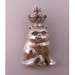 A sterling silver pendant formed as a cat. 3.5 cm high.