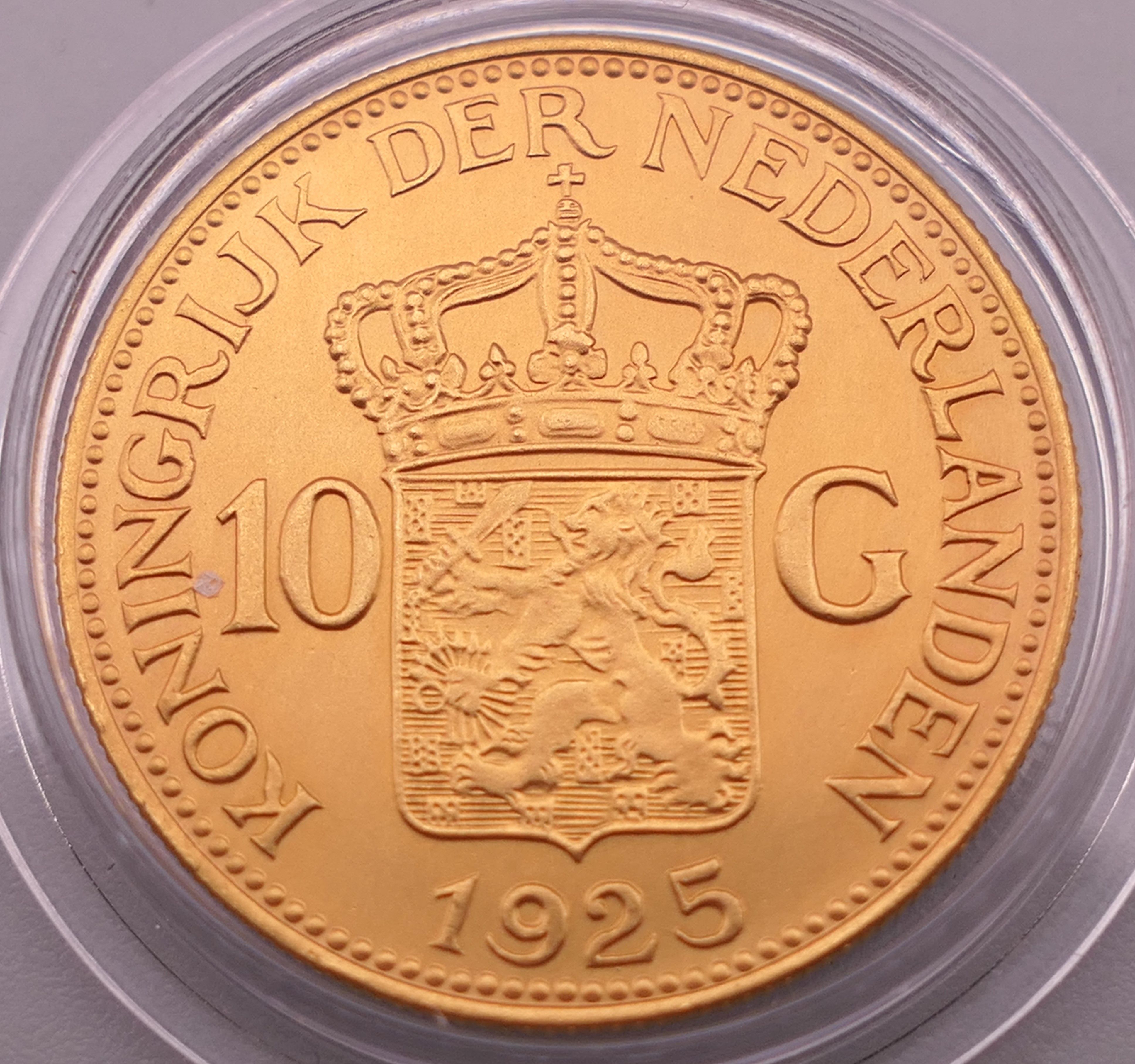 A 1925 10 guilder gold coin. 6 grammes. - Image 2 of 2