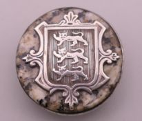A unmarked silver Scottish agate button. 2.5 cm diameter.