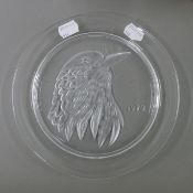 A Lalique France glass plate decorated with a bird, dated 1973. 21 cm diameter.