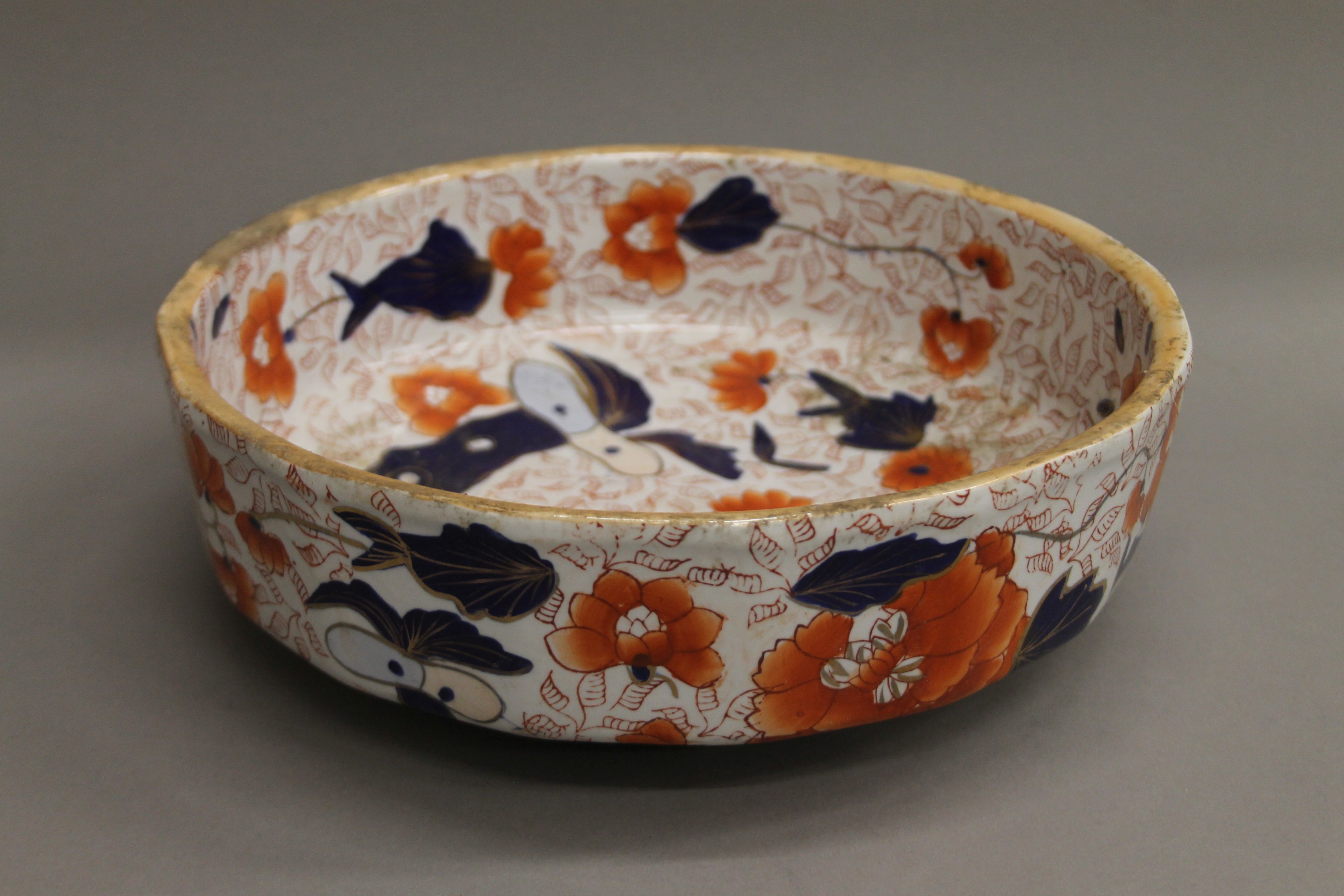 A porcelain jug and bowl. - Image 2 of 6