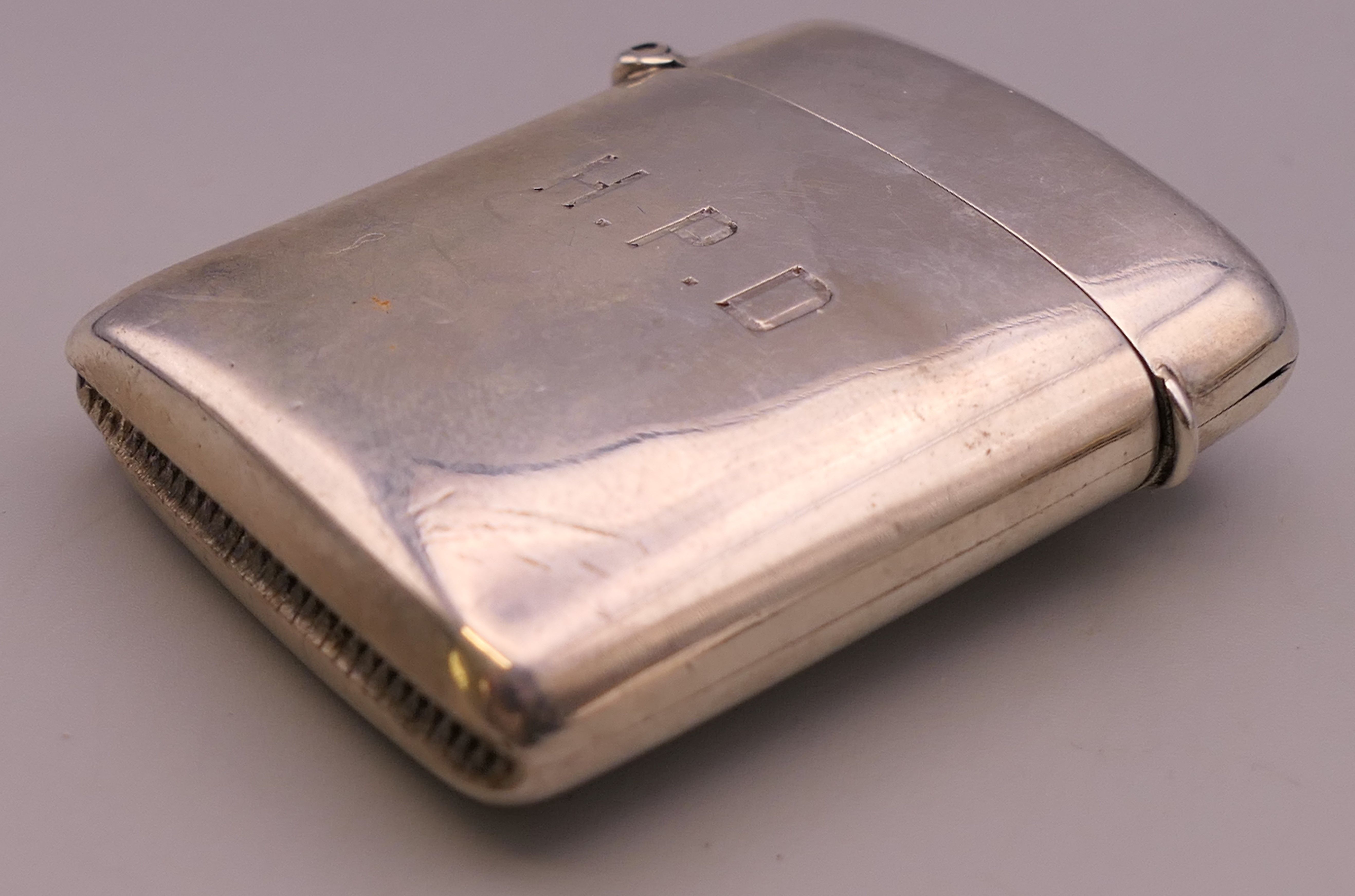 A silver vesta engraved with initials HPD. 5 x 4 cm. - Image 3 of 5