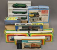 A quantity of various HO gauge model trains/railways, including Schicht, AHM, etc.