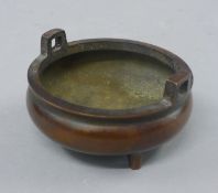 A small bronze censer. 9.5 cm wide.