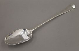 A George I silver spoon. 30.5 cm long. 4.9 troy ounces.
