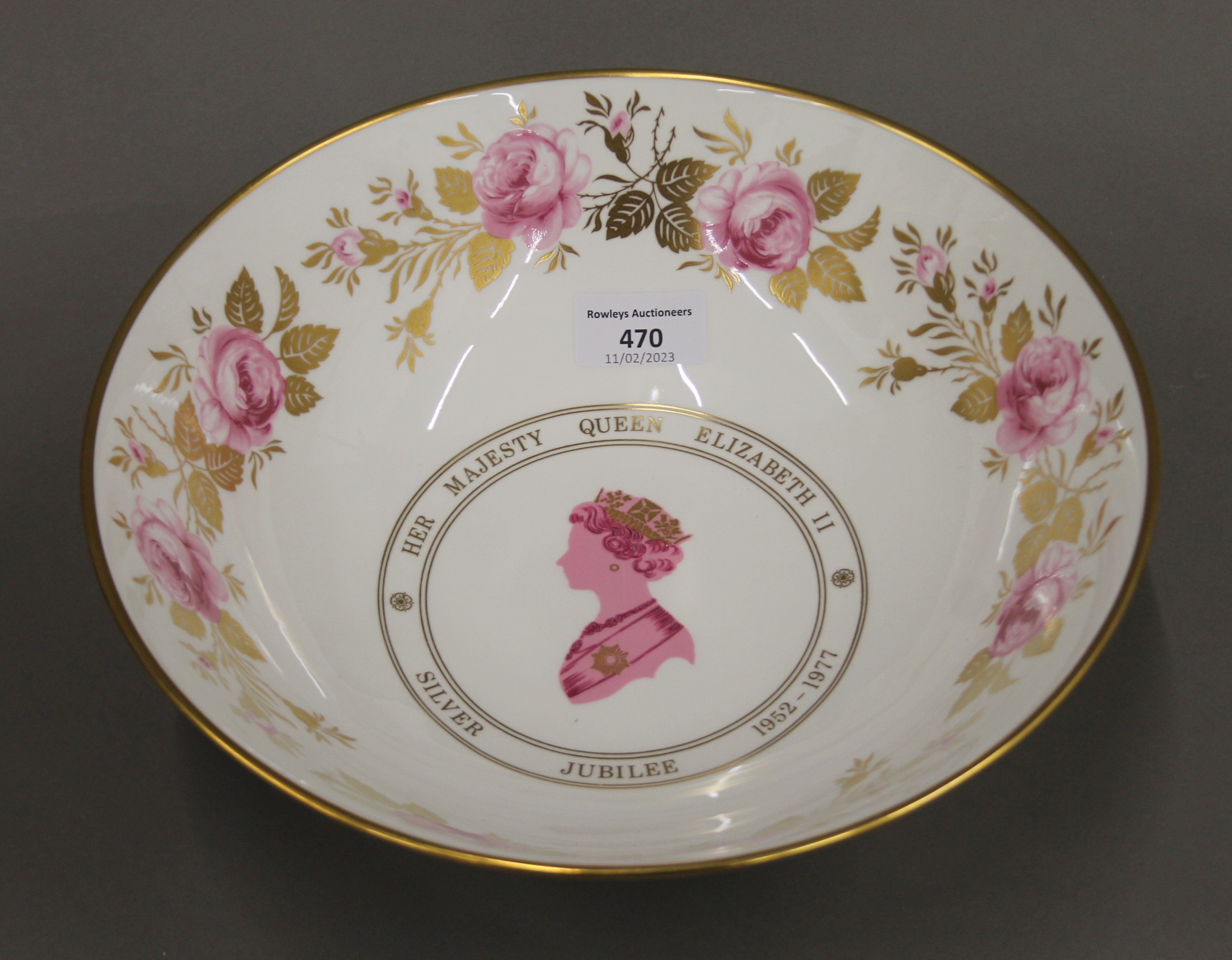 Two boxed Coalport porcelain bowls, made for Queen Elizabeth II Silver Jubilee. - Image 4 of 12