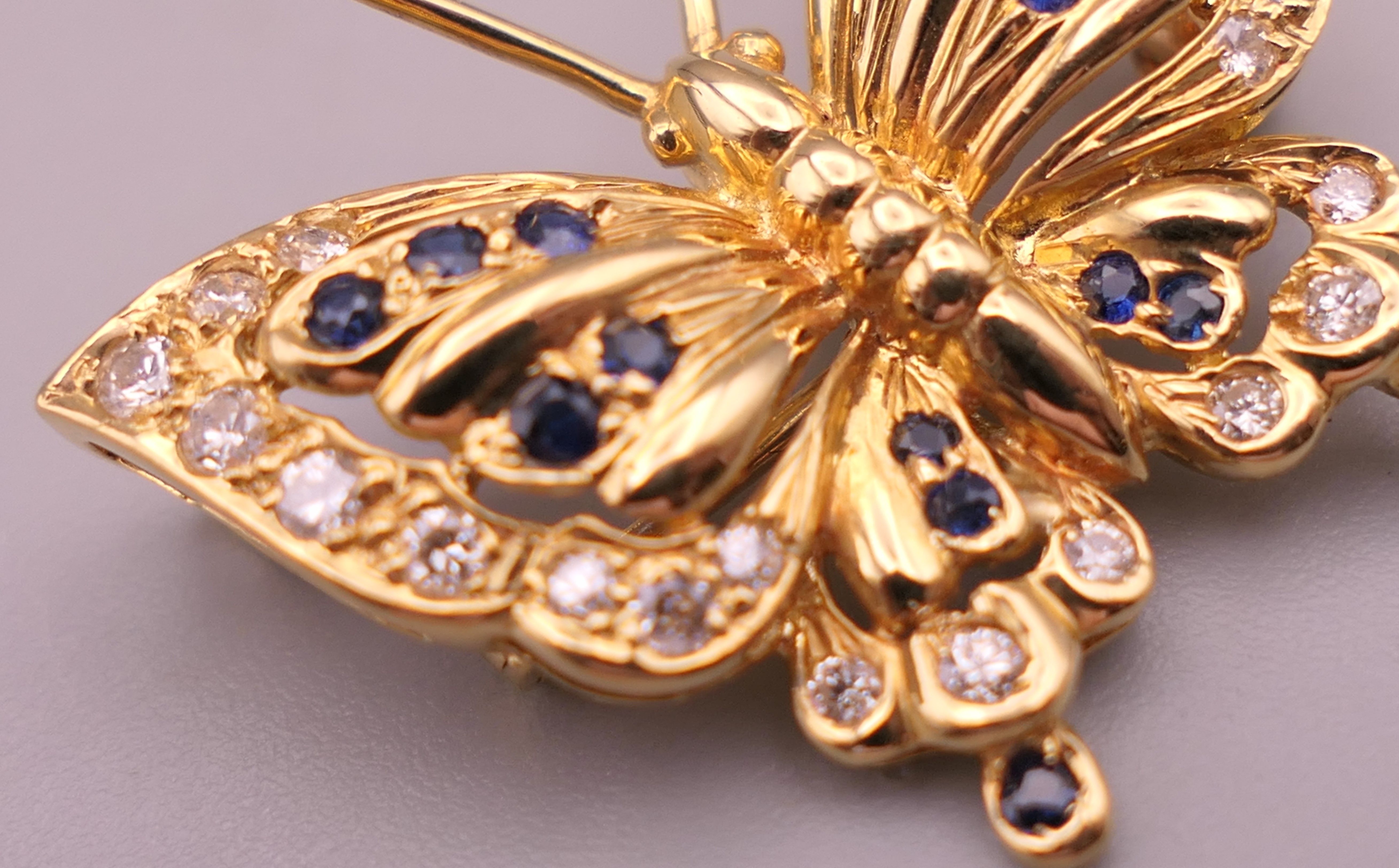 An 18 ct gold, diamond and sapphire butterfly form brooch. 2.5 cm wide. 4.7 grammes total weight. - Image 6 of 7