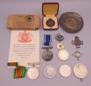 A quantity of medals, medallions and coins, including a 1939-1945 Defence Medal,