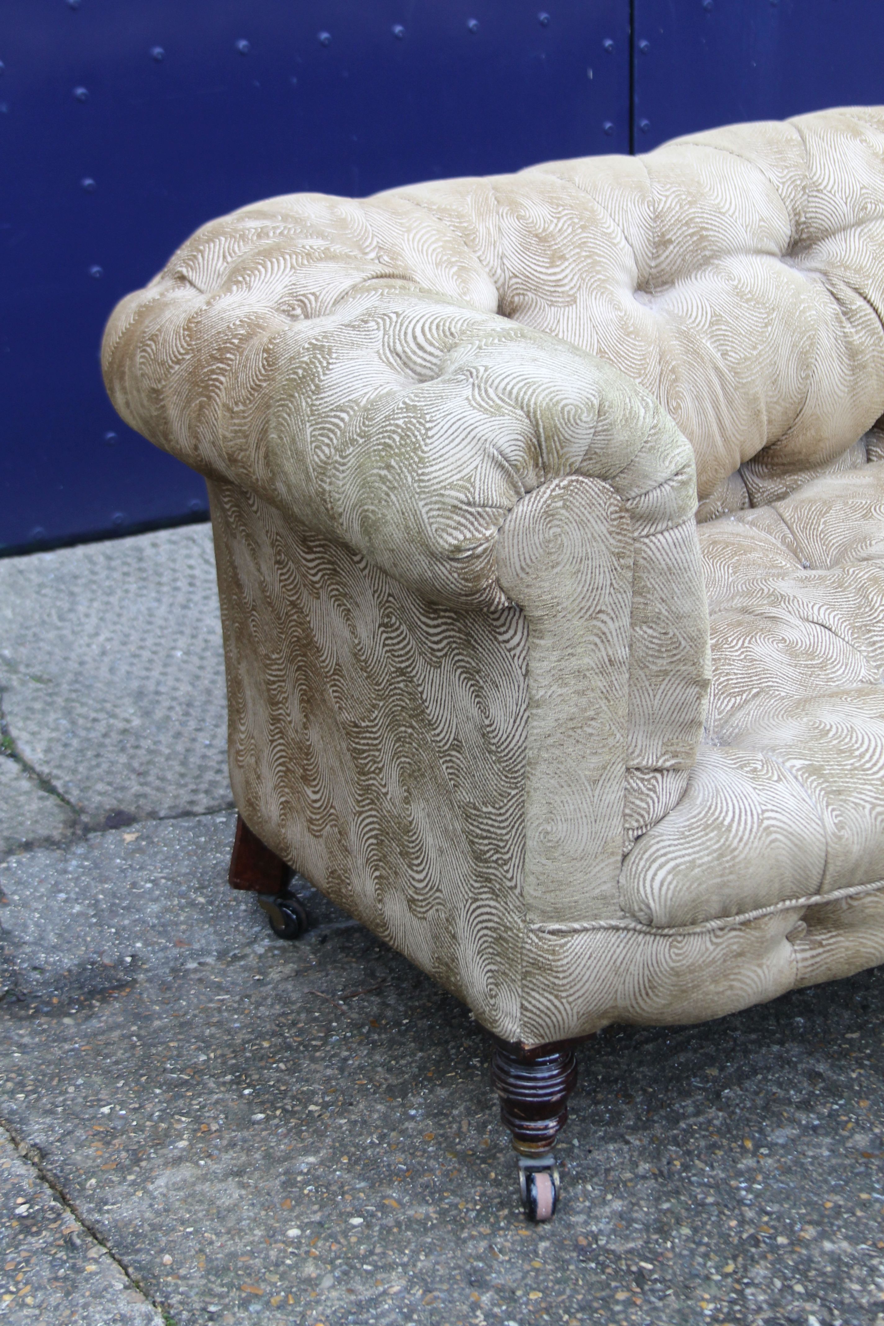 A Victorian Chesterfield settee. Approximately 170 cm long. - Image 2 of 4