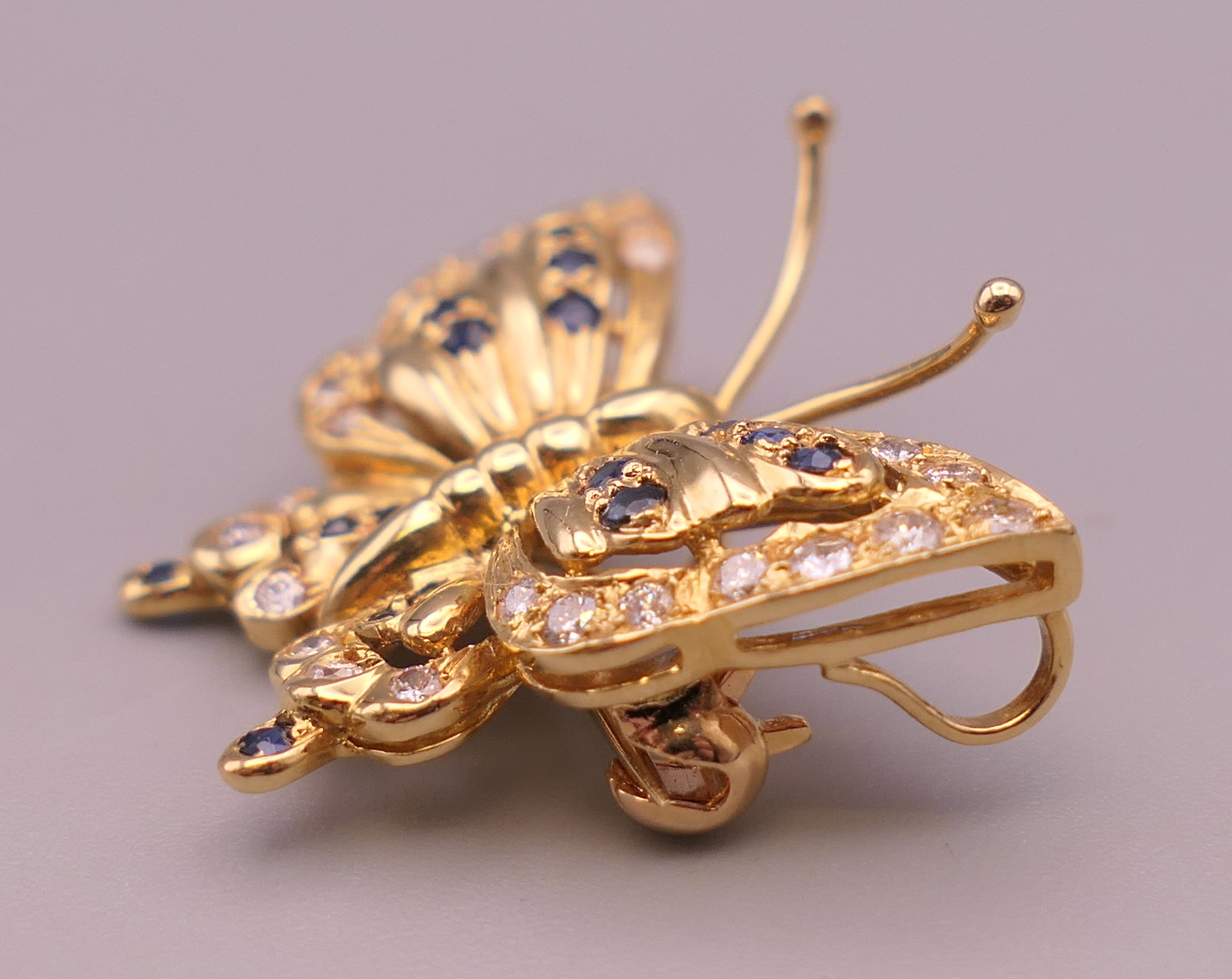 An 18 ct gold, diamond and sapphire butterfly form brooch. 2.5 cm wide. 4.7 grammes total weight. - Image 4 of 7