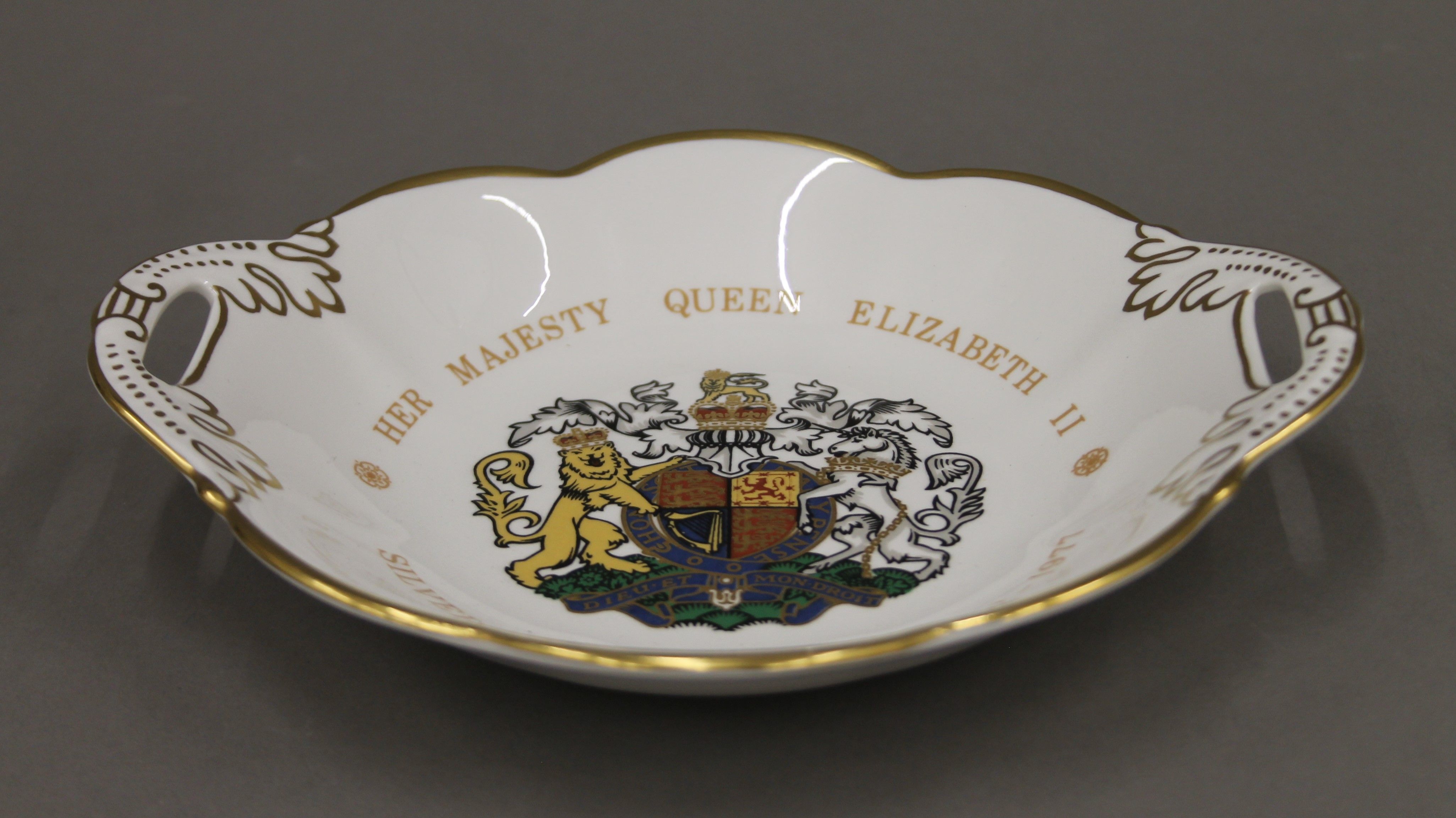 Two boxed Coalport porcelain bowls, made for Queen Elizabeth II Silver Jubilee. - Image 8 of 12