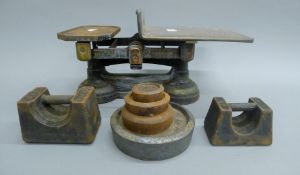 A set of Victorian scales and various weights. 37 cm long.