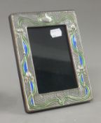 An Art Nouveau style silver photograph frame. 14.5 x 19 cm.