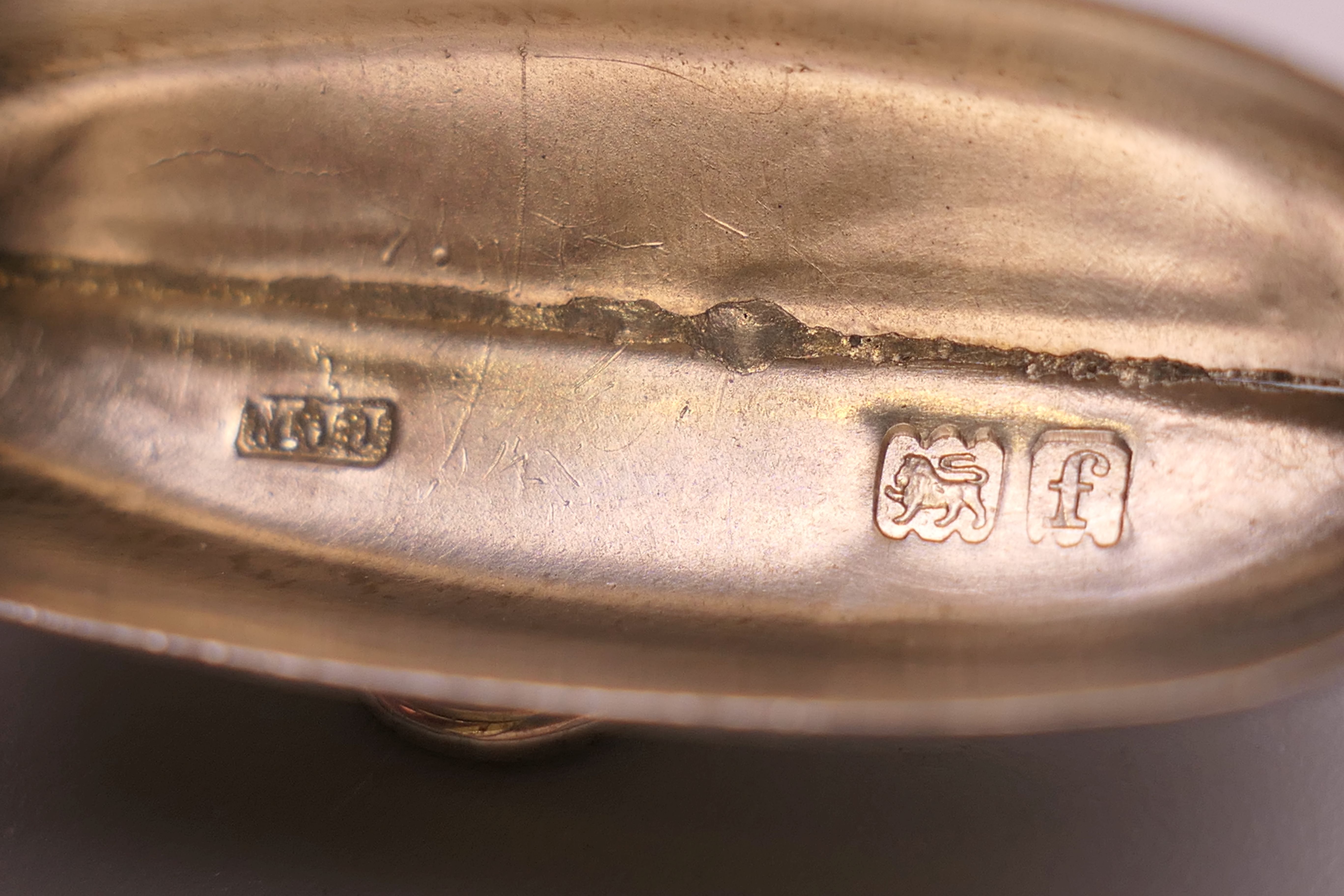 A silver vesta engraved with initials HPD. 5 x 4 cm. - Image 5 of 5