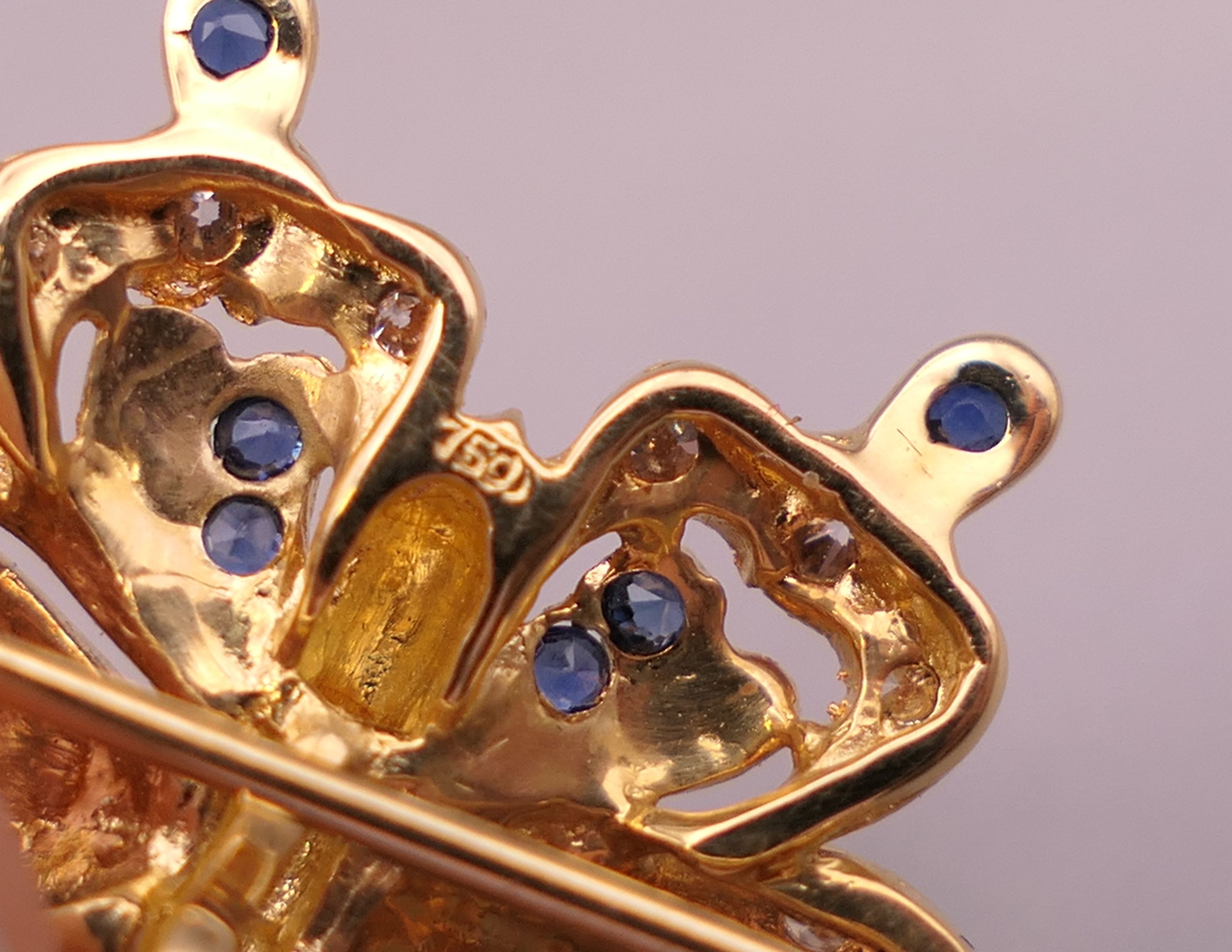 An 18 ct gold, diamond and sapphire butterfly form brooch. 2.5 cm wide. 4.7 grammes total weight. - Image 3 of 7