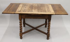 An early 20th century oak barley twist drawer leaf table. 91.5 cm long closed.