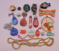 A quantity of miscellaneous jewellery and carvings, including lapis, agate, etc.