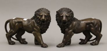 A pair of bronze lions. 31 cm long.