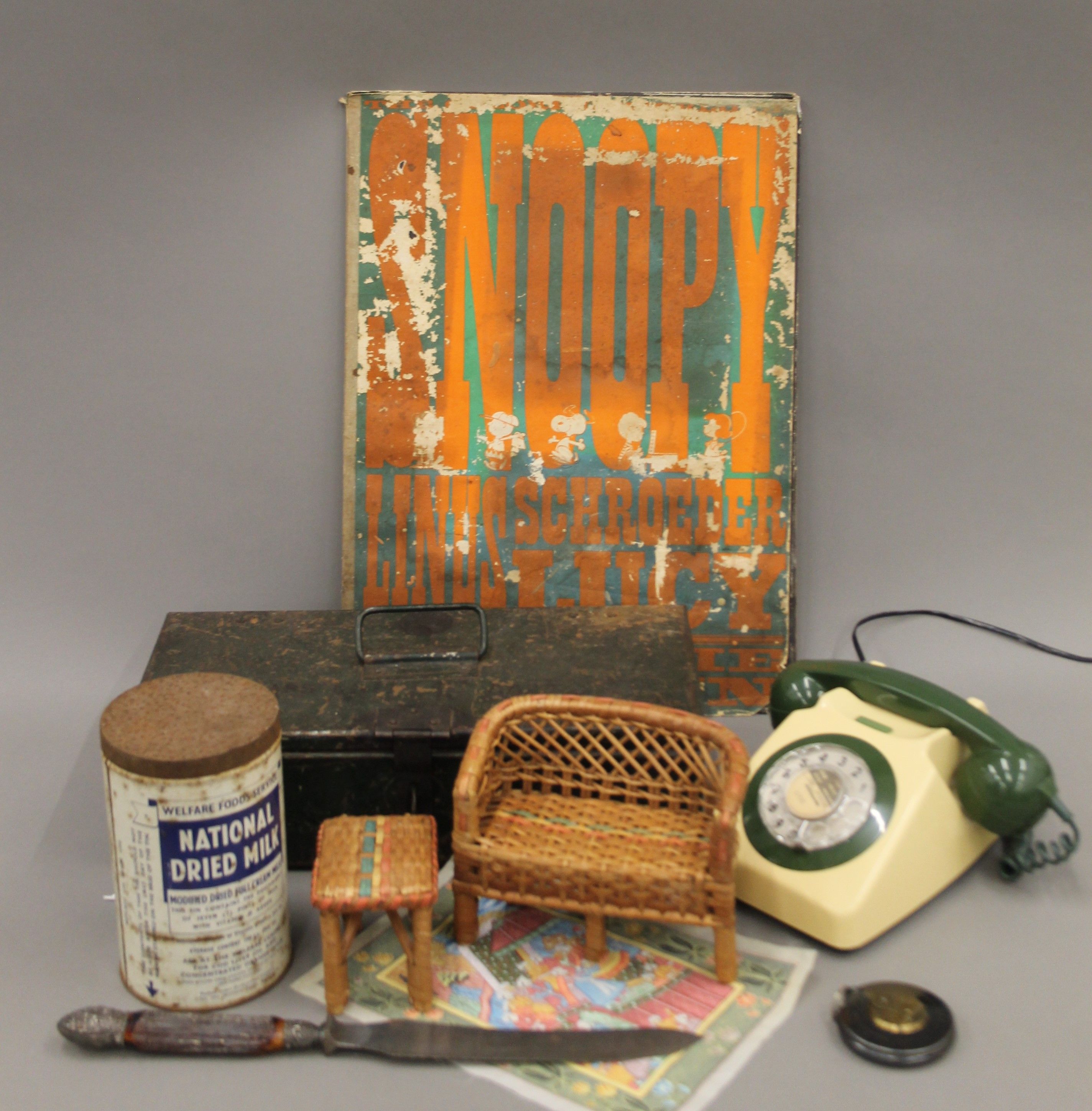 A box of miscellaneous vintage items.