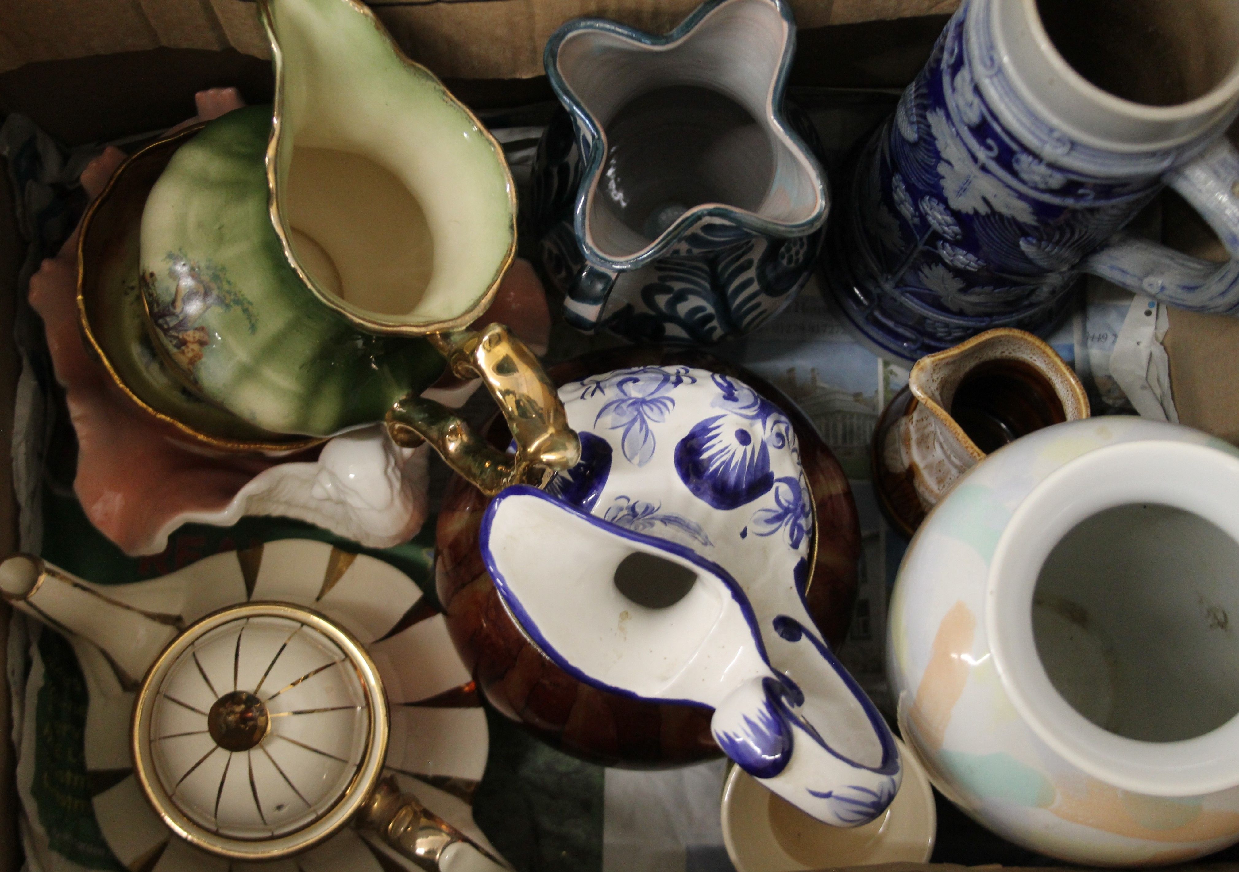 A large quantity of decorative ceramics. - Image 2 of 3